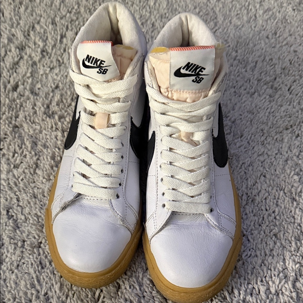 Nike SB White and Black High-Tops with Gum Soles basketball youth unisex size 5 - Picture 2 of 9
